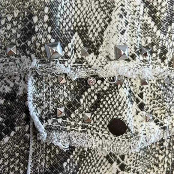 Animal print jacket,
Zara Jean jacket,snake print,raw hems, studded,rhin… - Picture 6 of 15